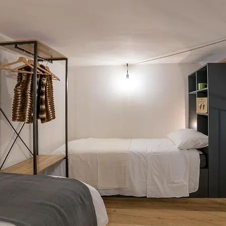 Appartamento Guesthost - Il Cedro - Cozy House For 4 Moltrasio